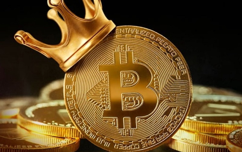 بیت کوین یک پول دیجیتال بدون کنترل دولت‌ها، بدون سانسور و کاملاً شفاف است که ساختار آن آینده اقتصاد را تغییر داده است.